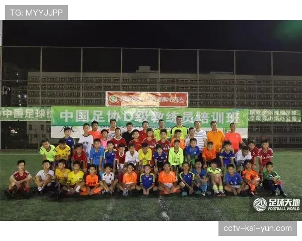 西甲与西班牙足协合作,在青训学院课程中新增“攻防转换”专项训练模块。 西甲与西班牙足协合作,在青训学院课程中新增“攻防转换”专项训练模块。