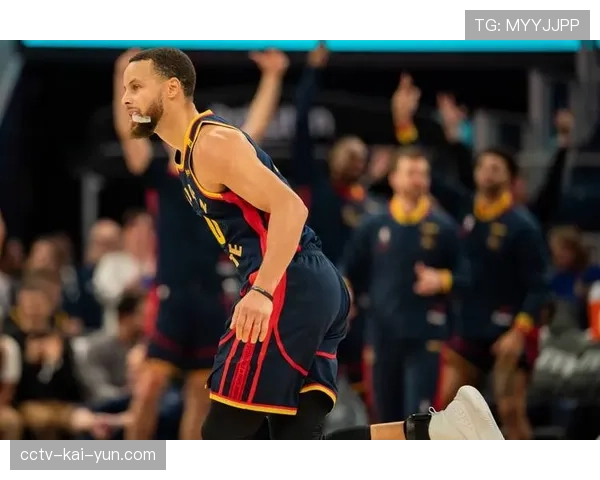 场内花絮：库里中场超远三分热身命中，引2026年3月主场观众提前沸腾